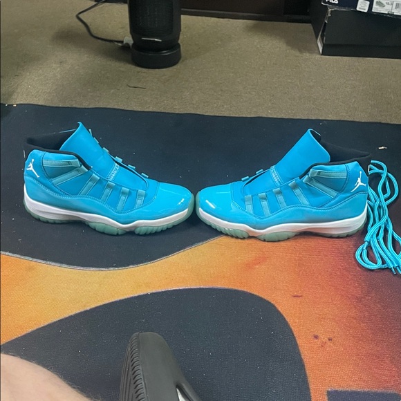 Jordan Pantone 11 size 9.5 - Picture 4 of 9